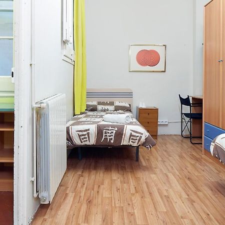 B&B Estudiantes Balmes Barcellona Esterno foto