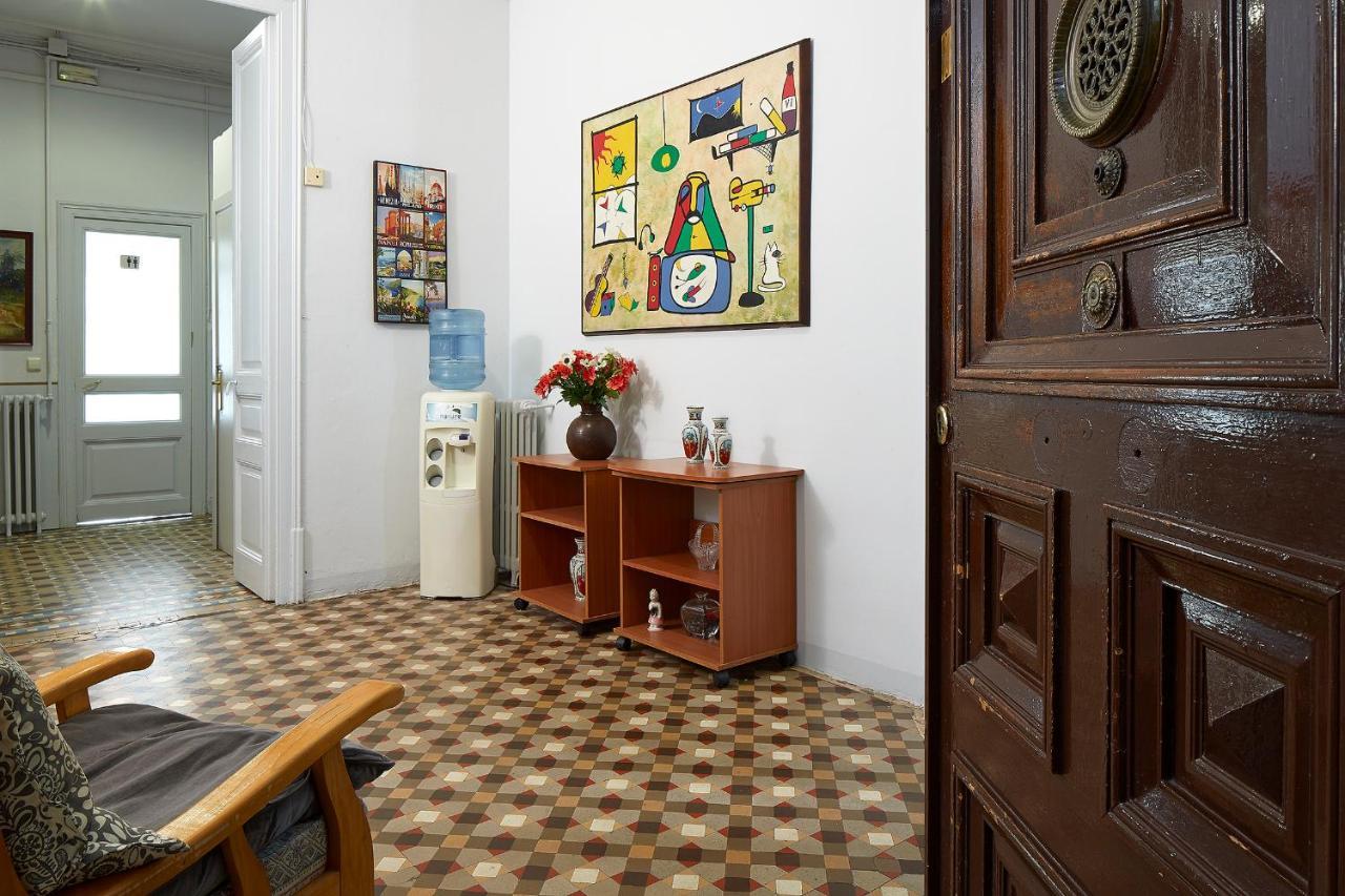 B&B Estudiantes Balmes Barcellona Esterno foto