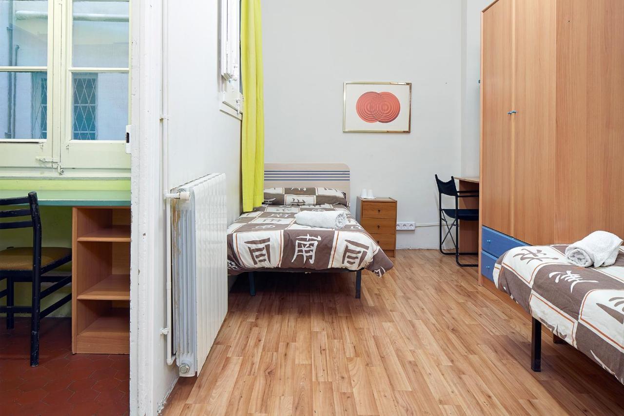 B&B Estudiantes Balmes Barcellona Esterno foto