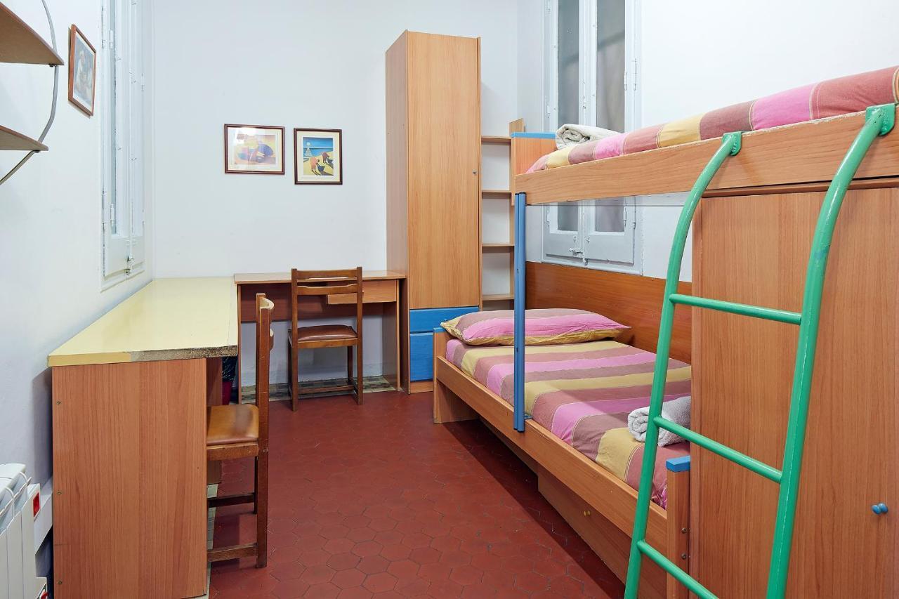 B&B Estudiantes Balmes Barcellona Esterno foto