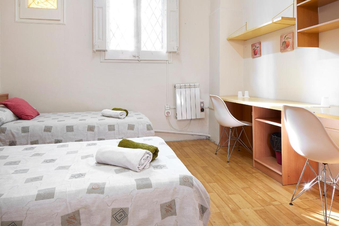B&B Estudiantes Balmes Barcellona Esterno foto