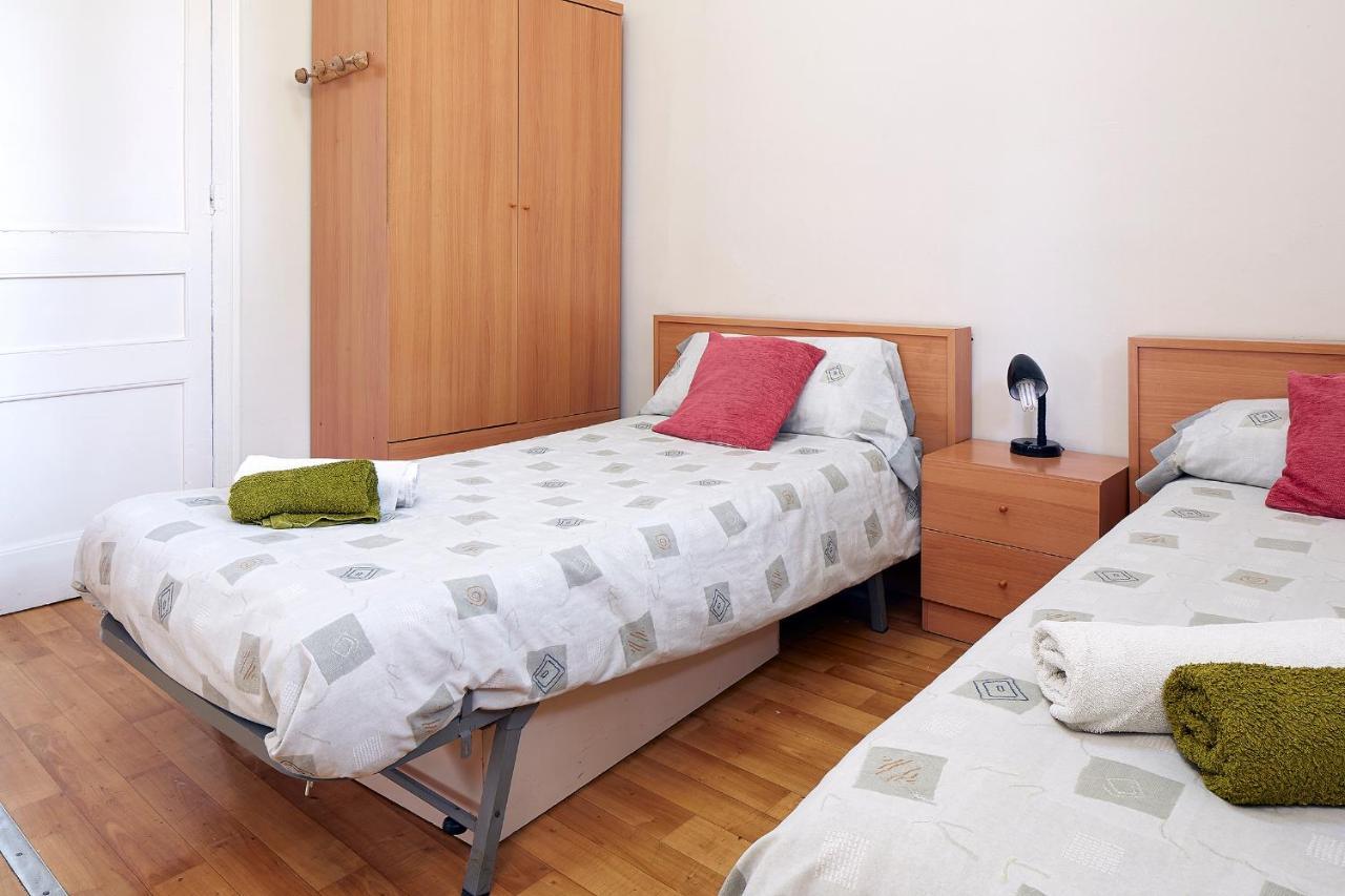 B&B Estudiantes Balmes Barcellona Esterno foto