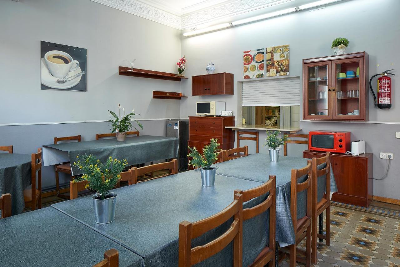 B&B Estudiantes Balmes Barcellona Esterno foto