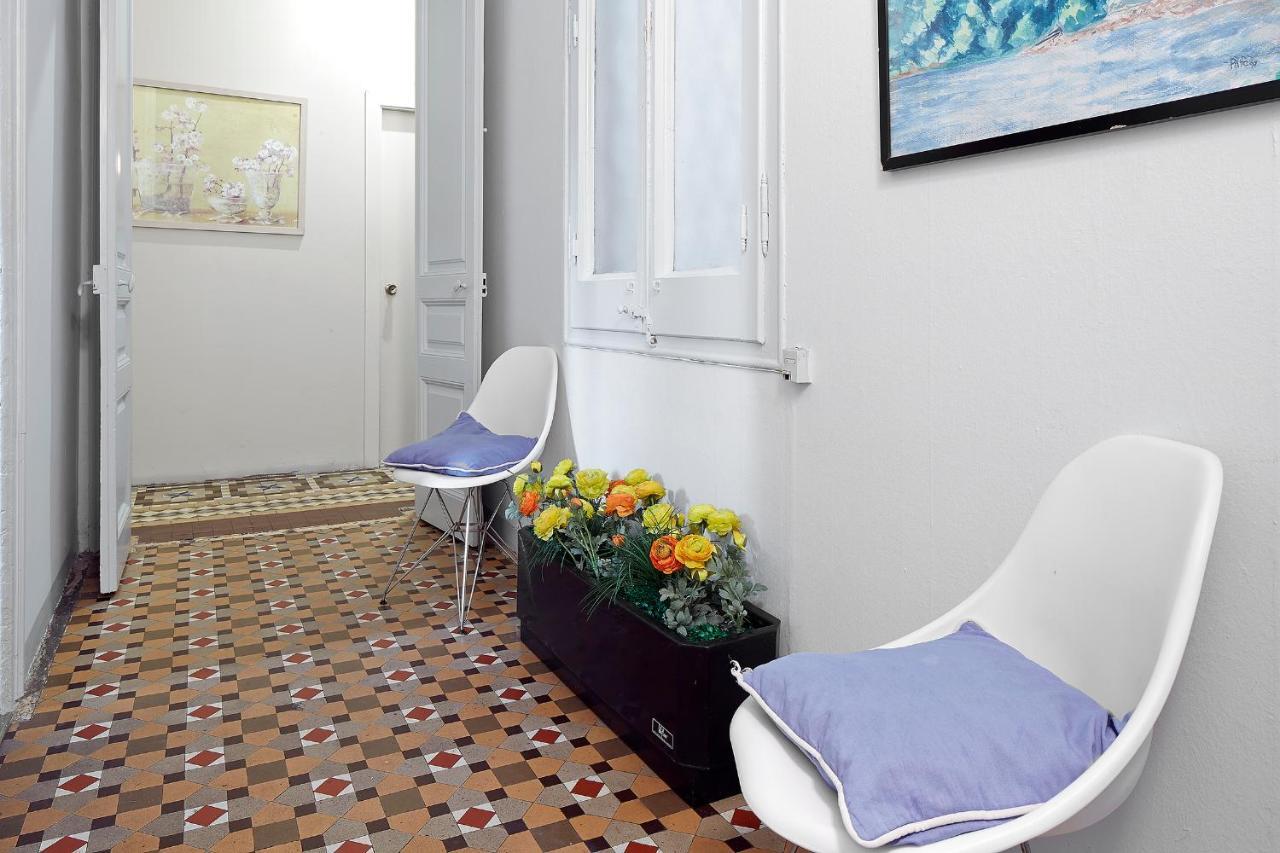 B&B Estudiantes Balmes Barcellona Esterno foto